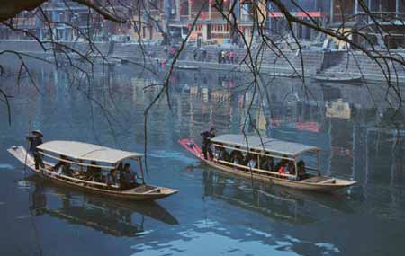 張家界森林公園、袁家界、天子山、大峽谷、玻璃橋、天門(mén)山、玻璃棧道、鳳凰古城三晚四日游