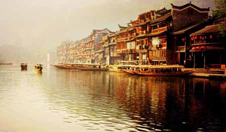 張家界國(guó)家森林公園、袁家界、天子山、大峽谷、玻璃橋、鳳凰古城兩晚三日游