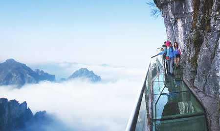 張家界國家森林公園、天子山、袁家界、金鞭溪、十里畫廊、玻璃橋、天門山、玻璃棧道兩晚三日游